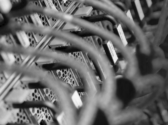 intel-datacenter-cables-bw